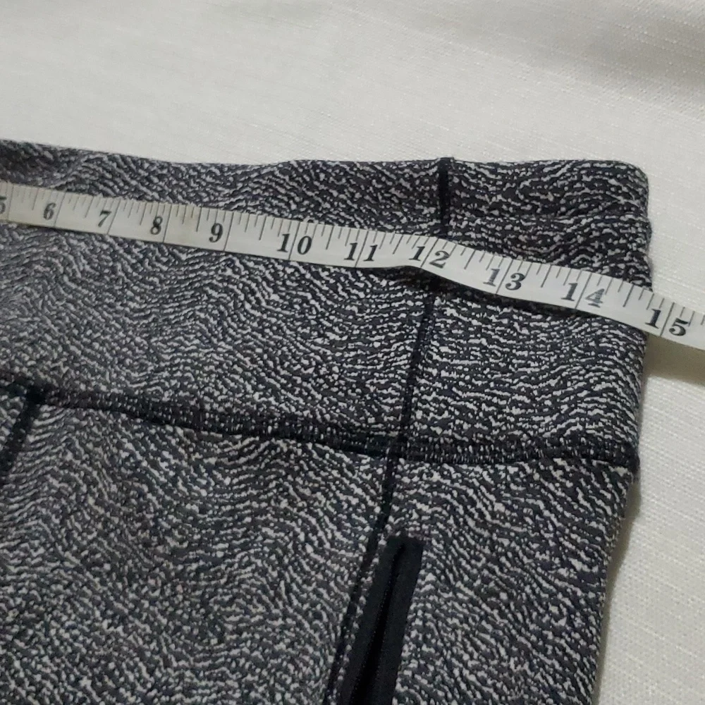 Lululemon Run It Out Tight Power Luxtreme Ripple Jacquard Black White Size 8